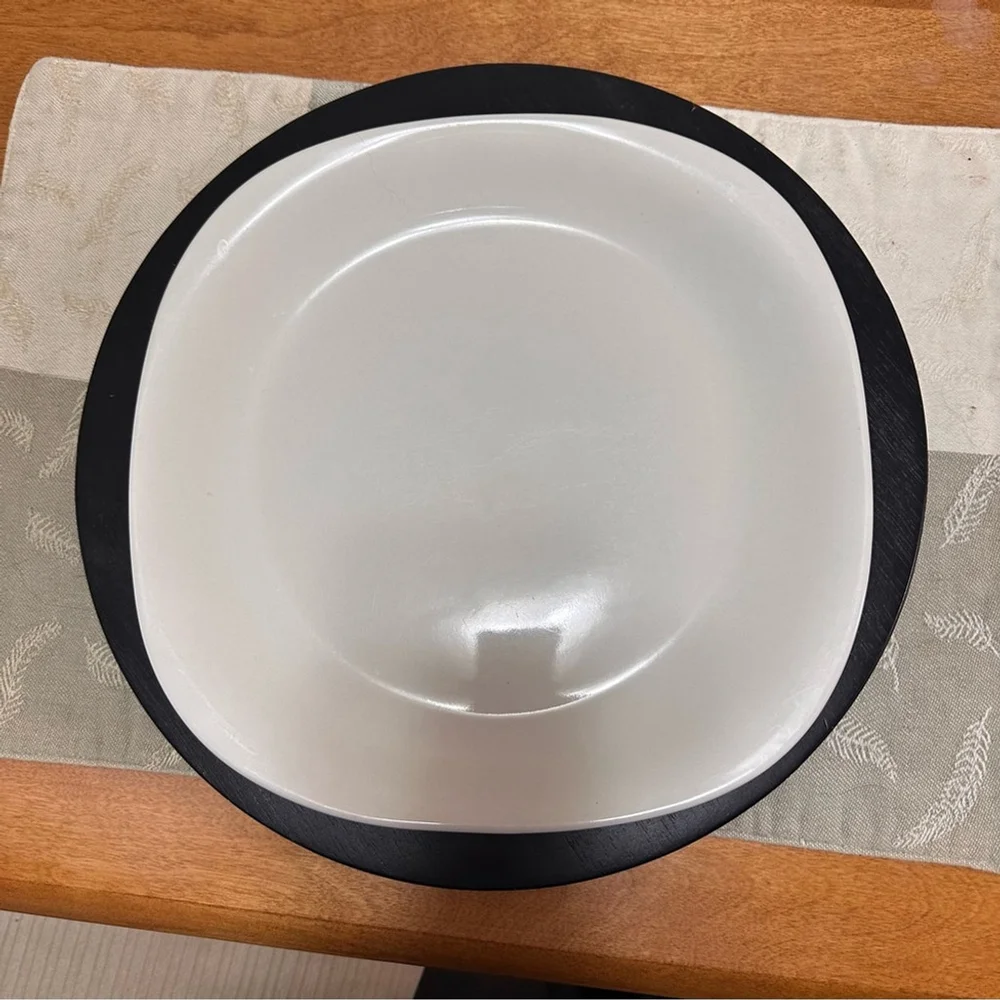 PRESIDENTS CHOICE Black Wood Charger Plates Set of 4 - Picture 3 of 7